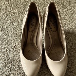 Life Stride Flex faux leather beige/nude pumps, 6.5 medium